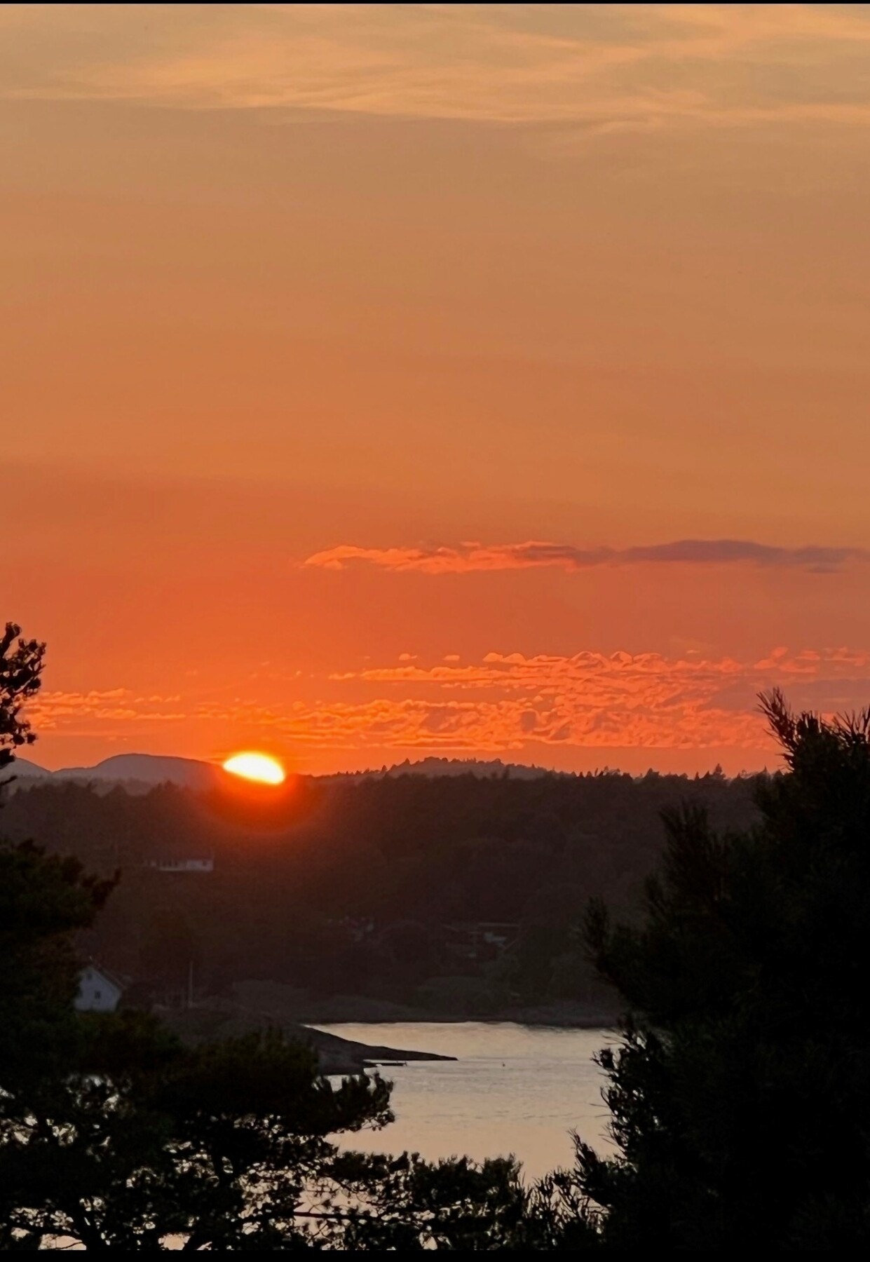 Eiendommen har de beste solforhold, og solnedgangen kan nytes på terrassen. Galleribilde