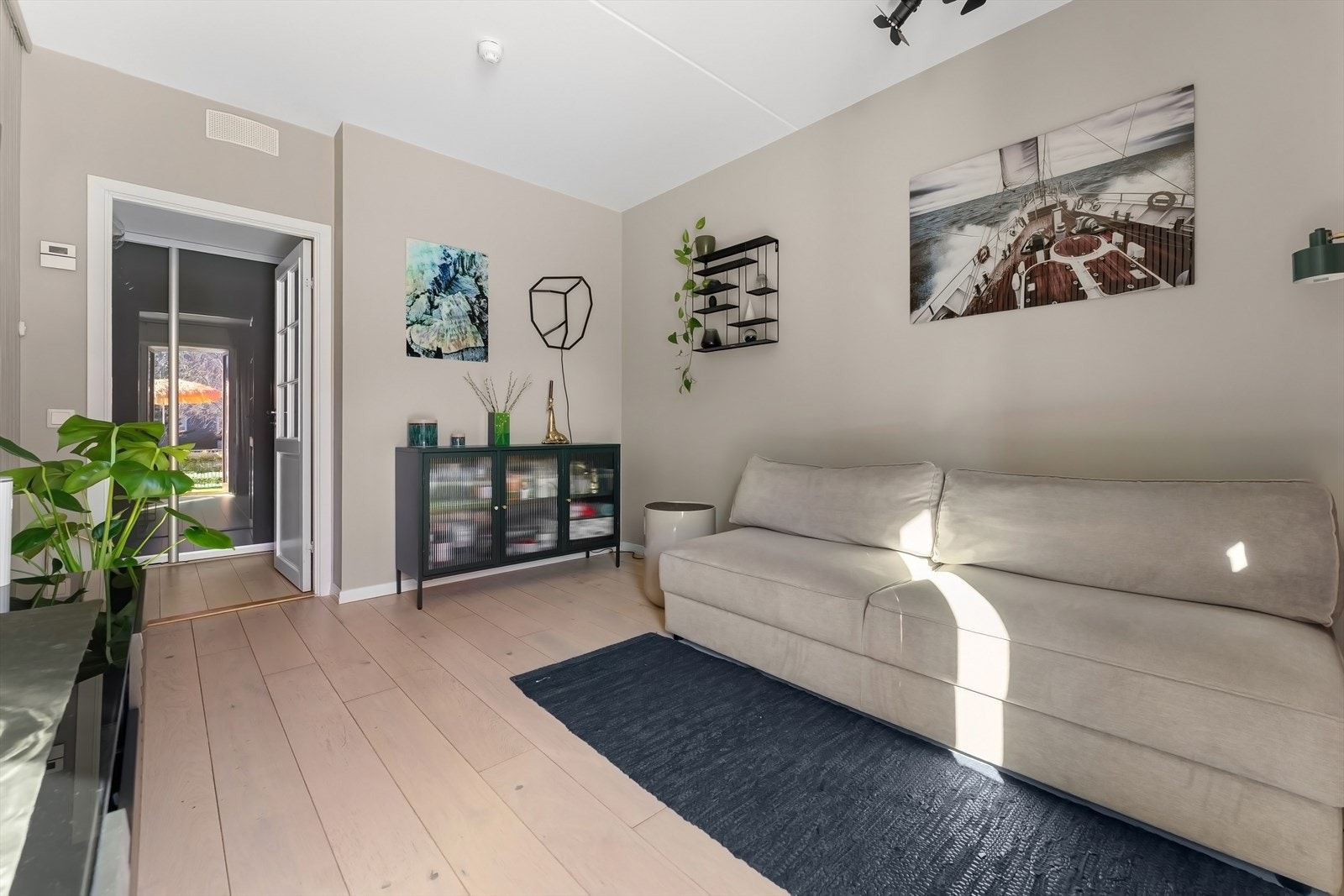 Her er det plass til seng, skrivepult og skap. Rommet er i dag innredet og brukt som tv-stue. Galleribilde