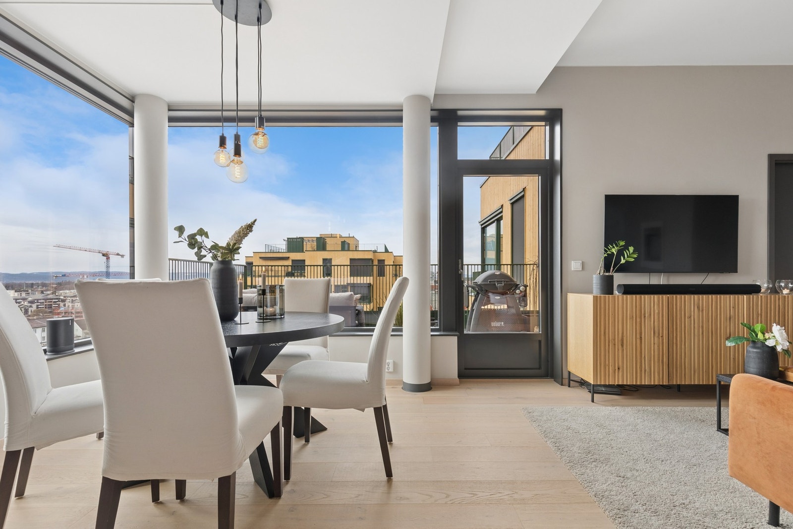 Fra stuen er det utgang til en herlig balkong! Galleribilde