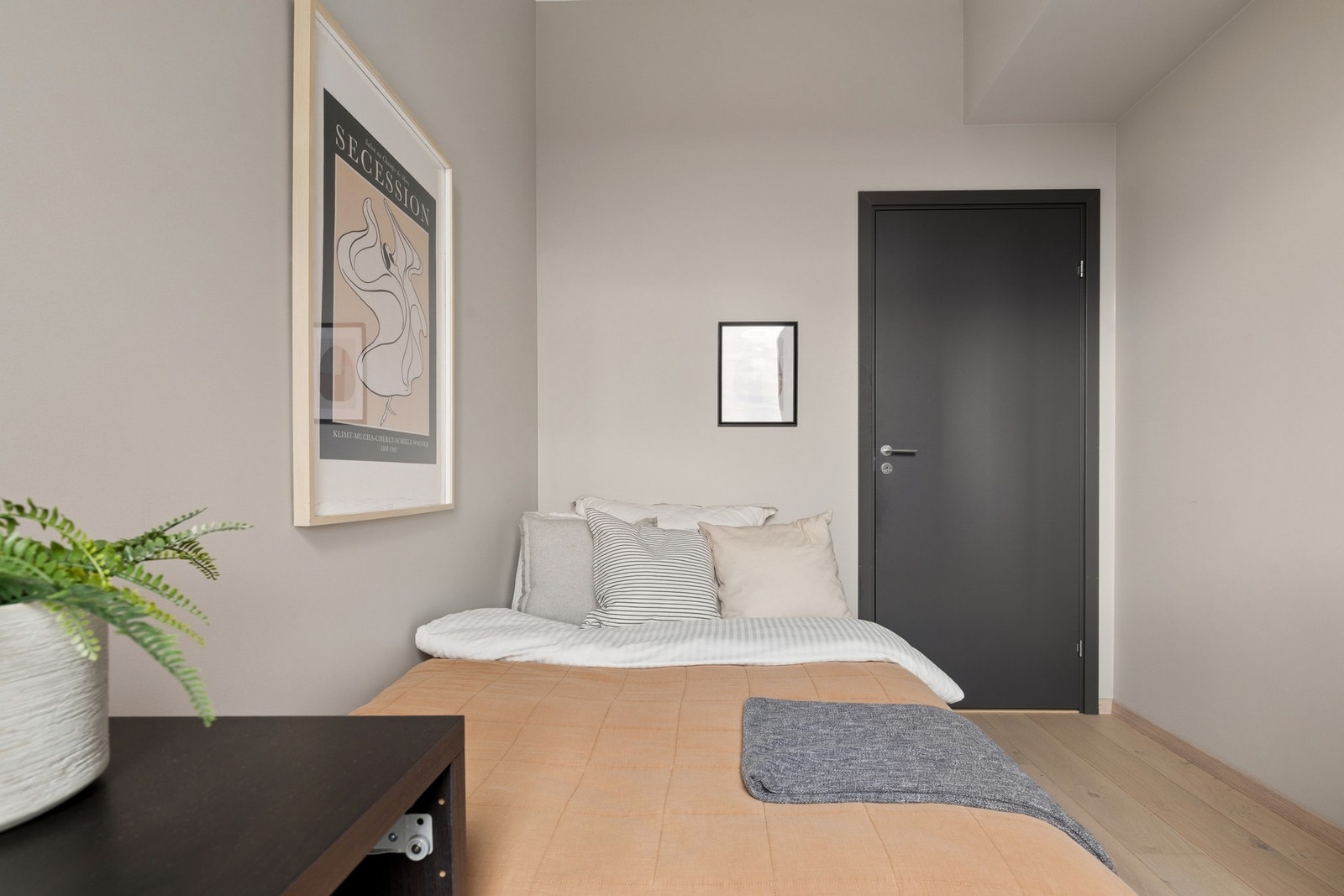 Soverommet har direkte adgang til praktisk bod. Galleribilde