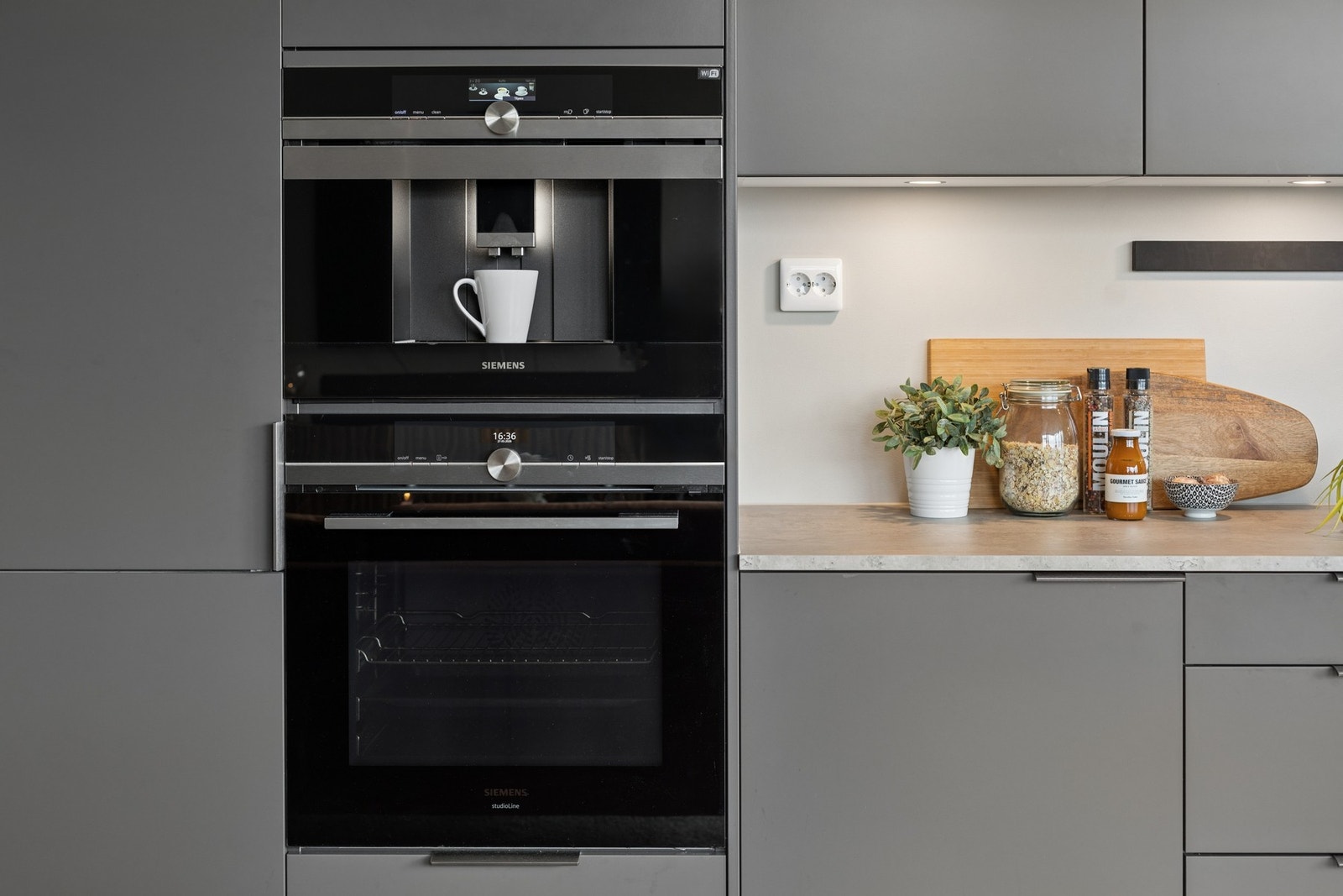 Kjøkkenet har et moderne uttrykk. Galleribilde