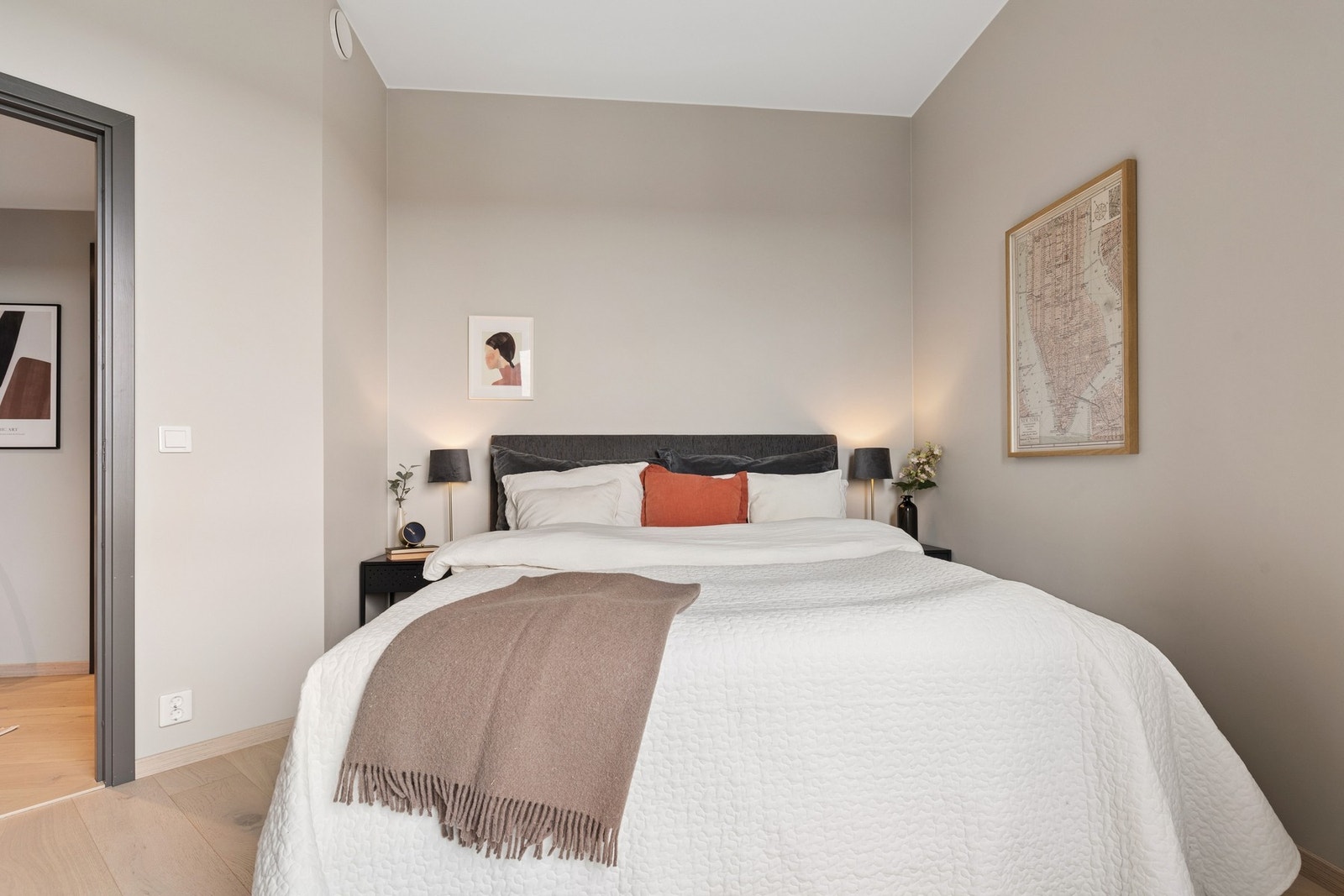 Soverommet har god takhøyde. Galleribilde