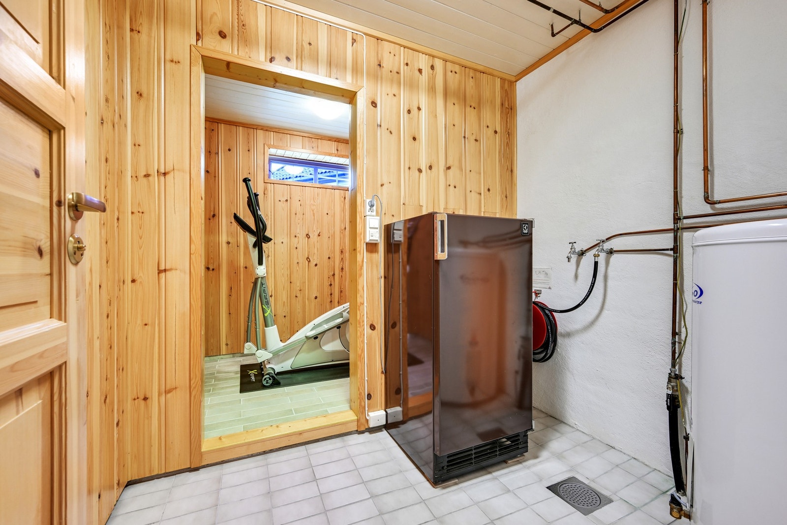 I kjelleren finner vi fire praktiske boder. Galleribilde