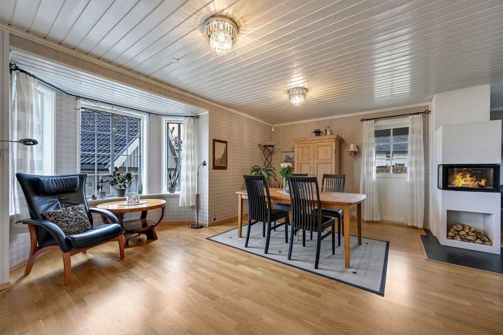Fra stuen er det utgang til en hyggelig uteplass. Galleribilde