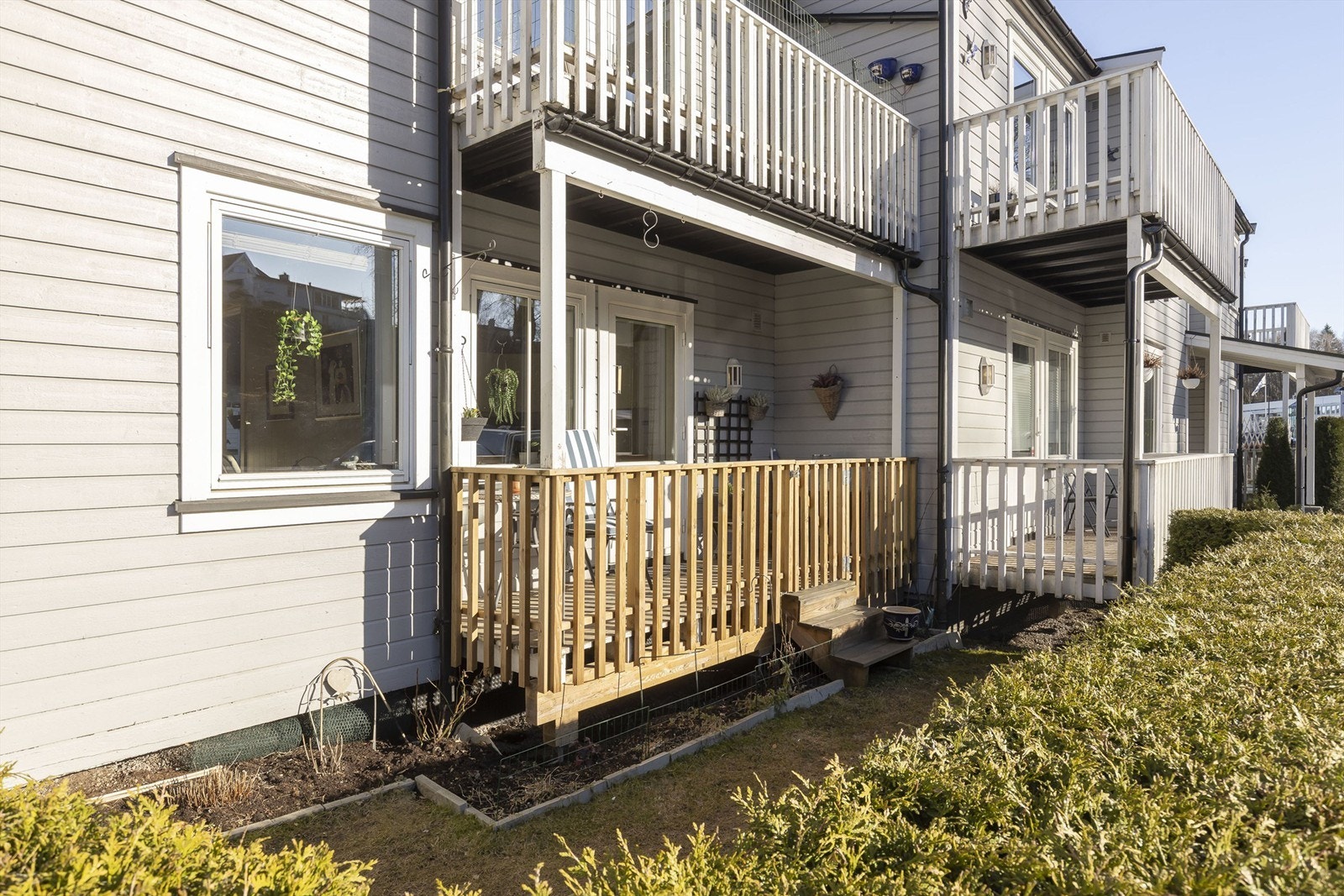 Leiligheten har enkel tilgang til en liten hagedel fra veranda. Foto: Danny Twang Galleribilde