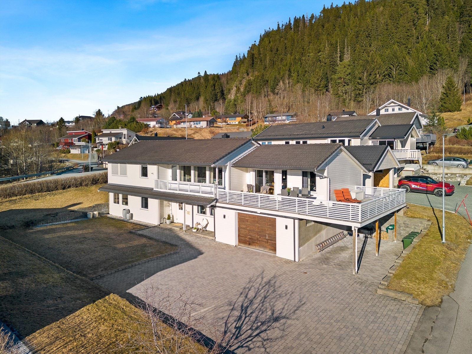 Velkommen til Skrivarbakken 6 - en stor og innbydende enebolig! Galleribilde