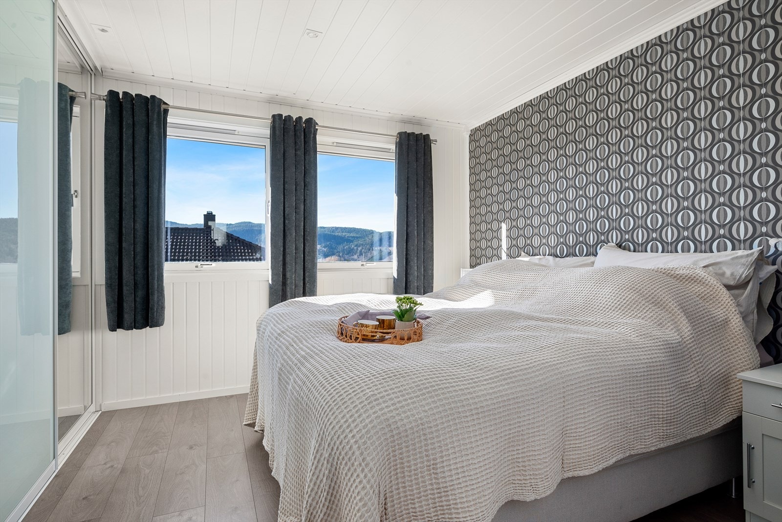 Boligen har totalt 4 soverom - 2 i hver etasje Galleribilde