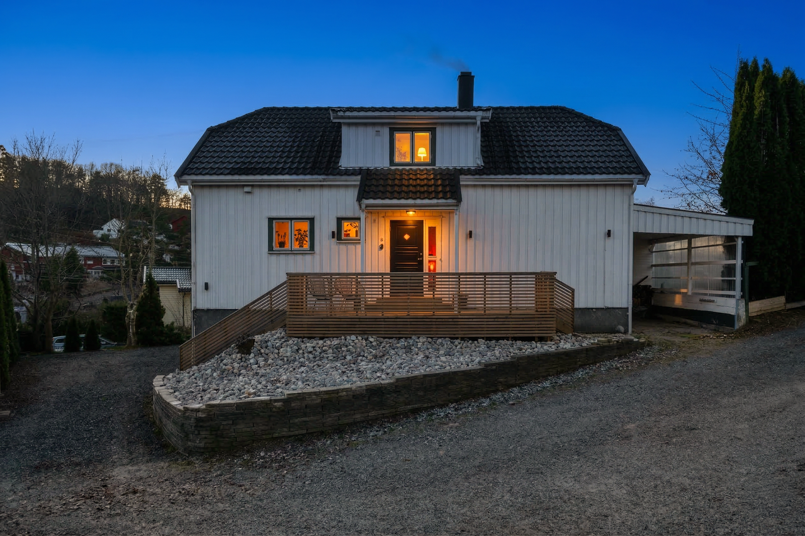 Enebolig med solrik tomt og gode parkeringsmuligheter Galleribilde