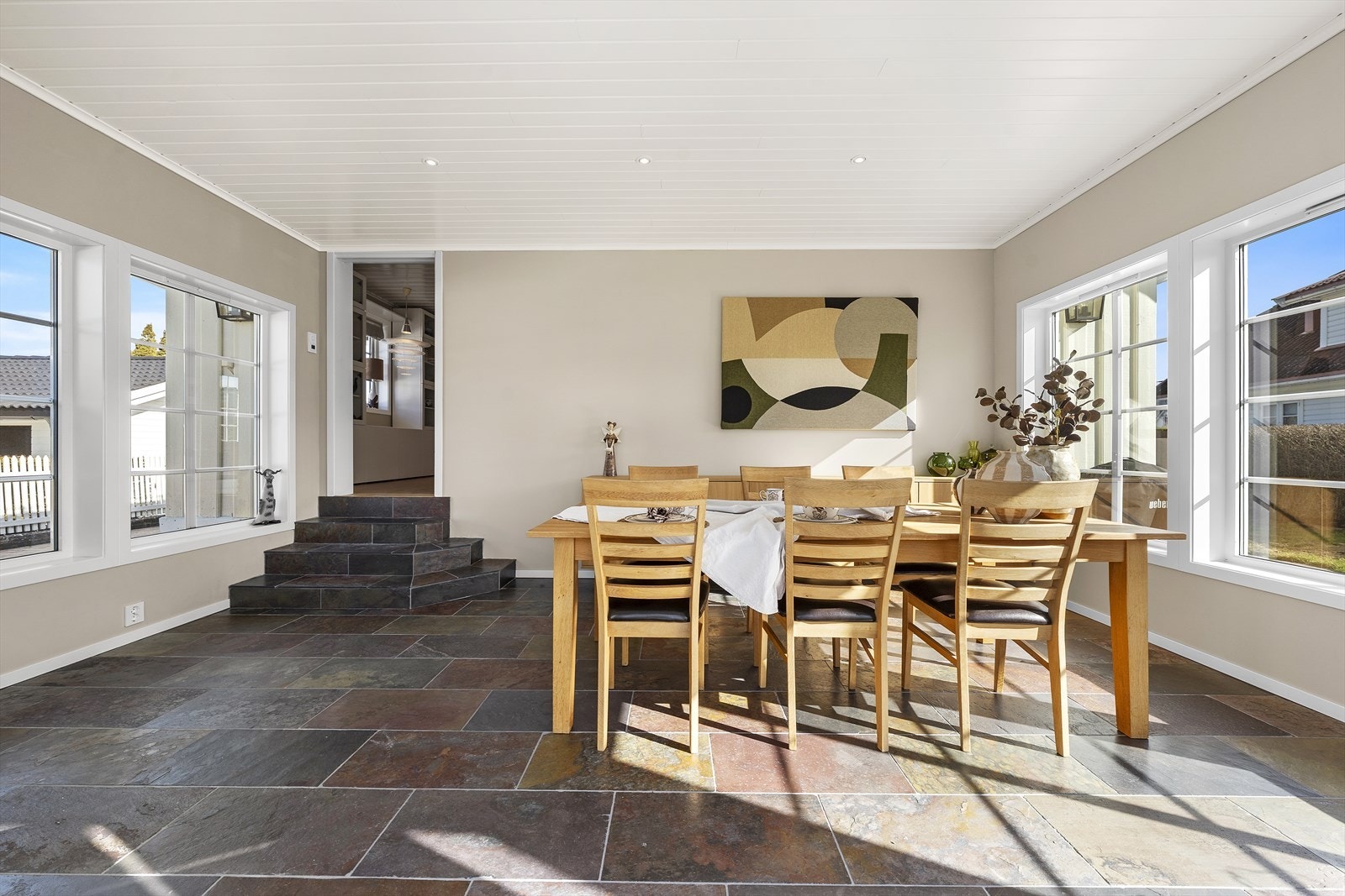 Fra stuen er det inngang til stor hagestue Galleribilde