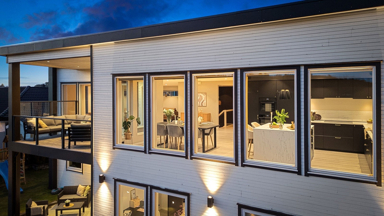 Legg merke til det flotte kjøkkenet i 2 etasje. Galleribilde