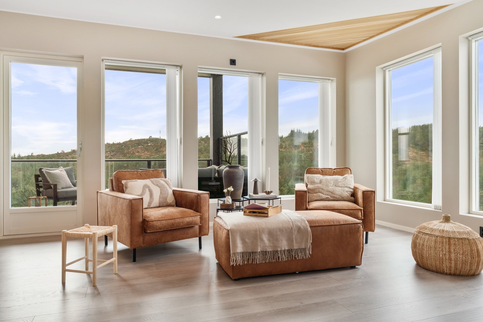 Deler av stue i 2 etasje. Galleribilde