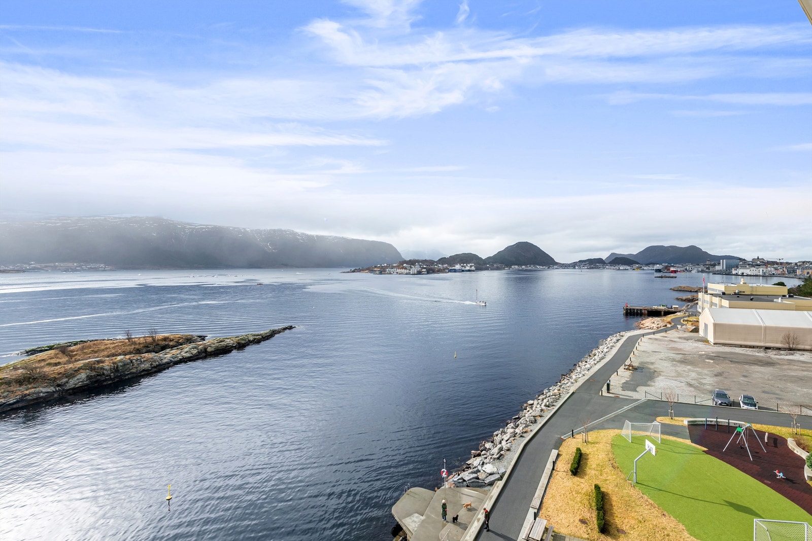 Utsikt vestover mot Ålesund by Galleribilde