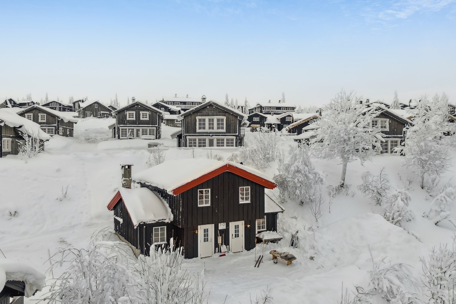Hytta ligger fint til i det snøsikre området, og har enkel adkomst. Galleribilde