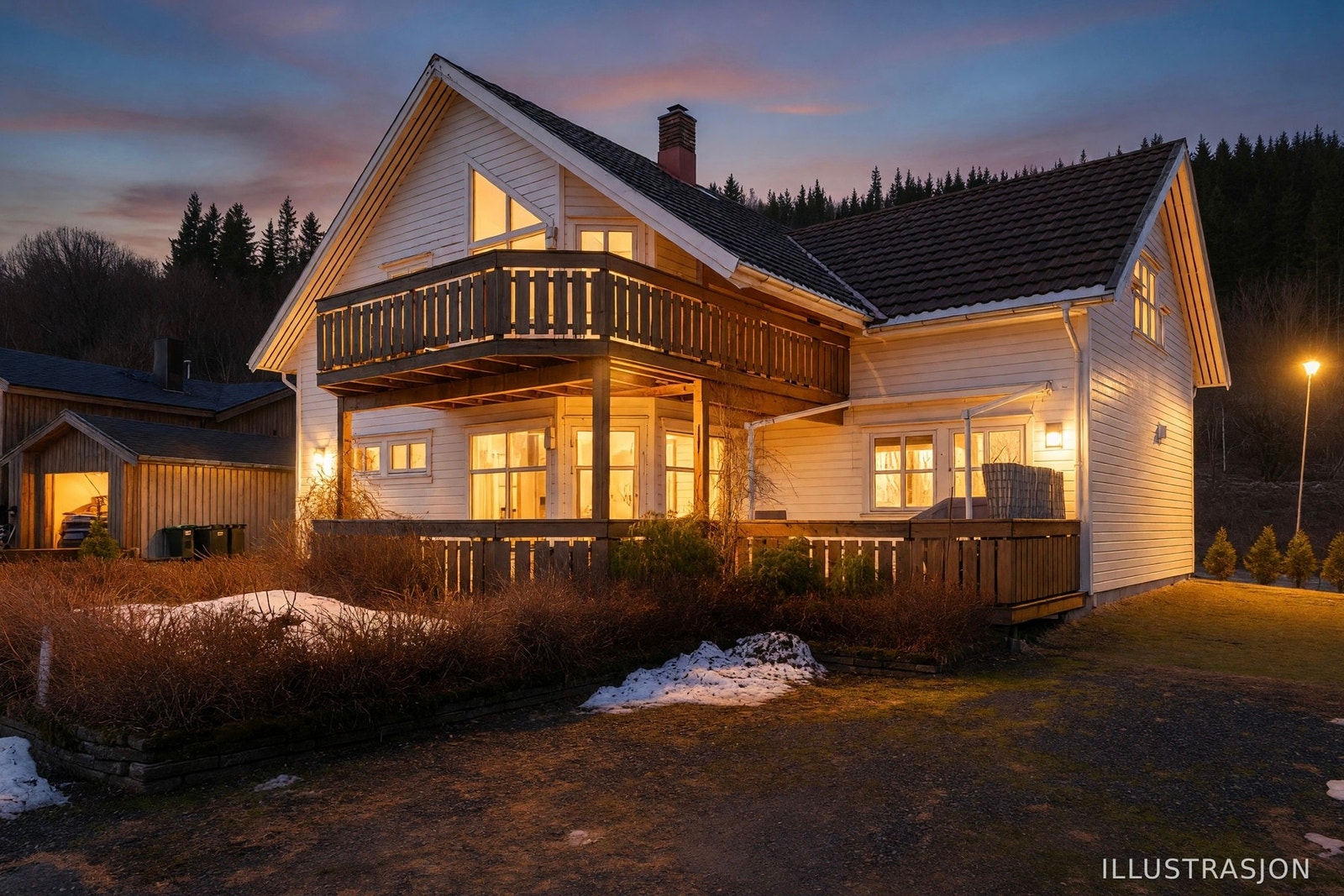 Vi ønsker deg velkommen til denne innholdsrike og familievennlige eneboligen med store uteplasser og totalt fem soverom. Bildet er AI-redigert fra dag til kveld. Galleribilde