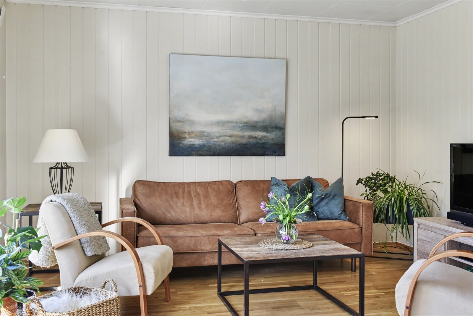 Veggoverflatene i stuen ble fornyet i 2005. Galleribilde