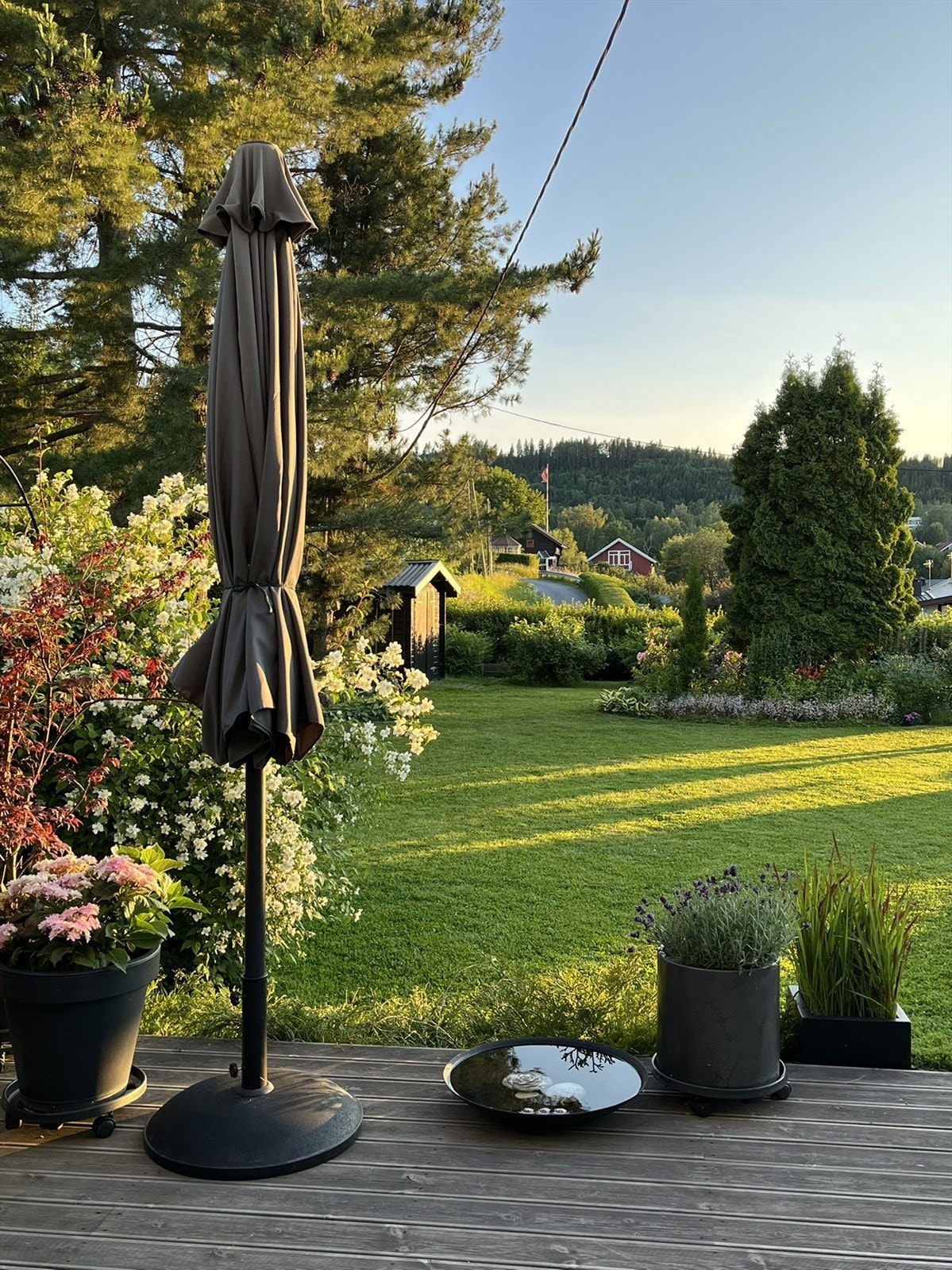 Her kan man nyte lange sommerdager i rolige omgivelser. Galleribilde