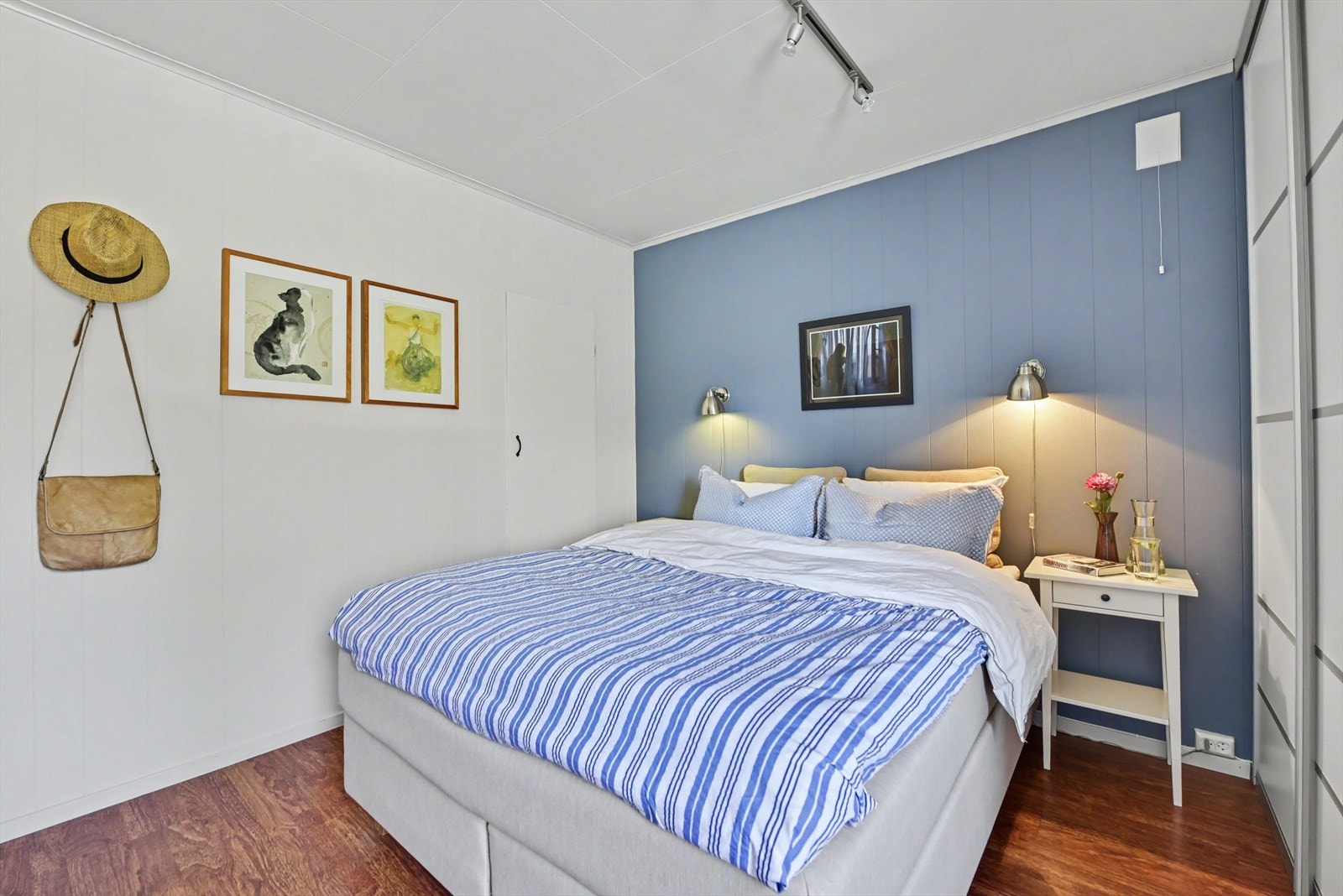 Hovedsoverommet har god plass til dobbeltseng og garderobeløsning. Galleribilde