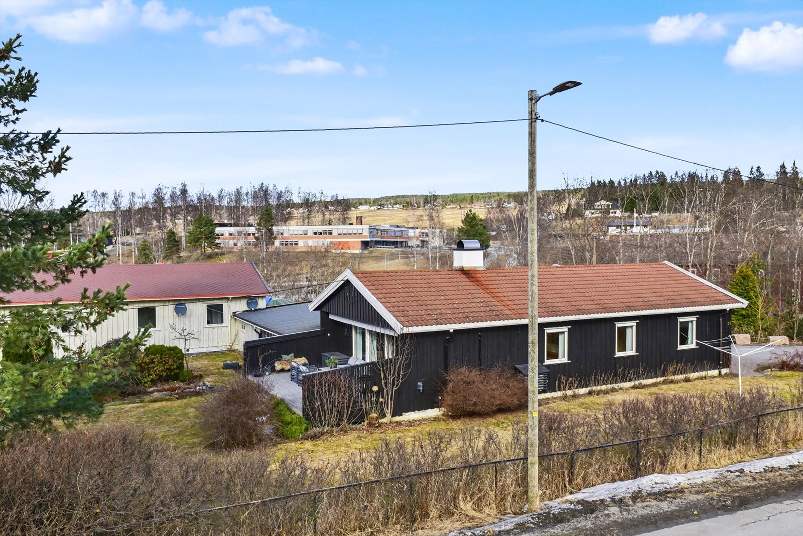 Brandbu barneskole og Brandbu ungdomsskole ligger også i kort gangavstand fra boligen. Galleribilde