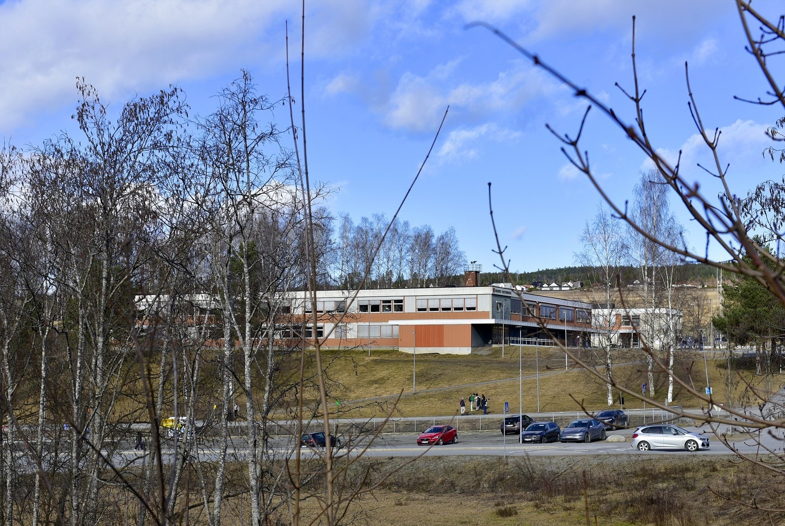Hverdagslogistikken er enkel med Brandbu ungdomsskole kun 300 meter unna. Galleribilde