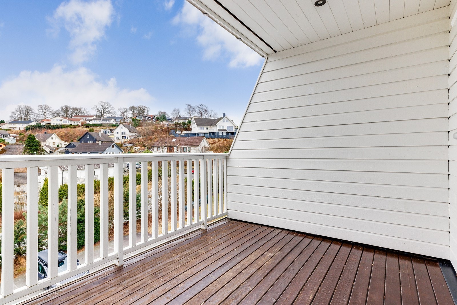 God plass til utemøbler og beplantning Galleribilde