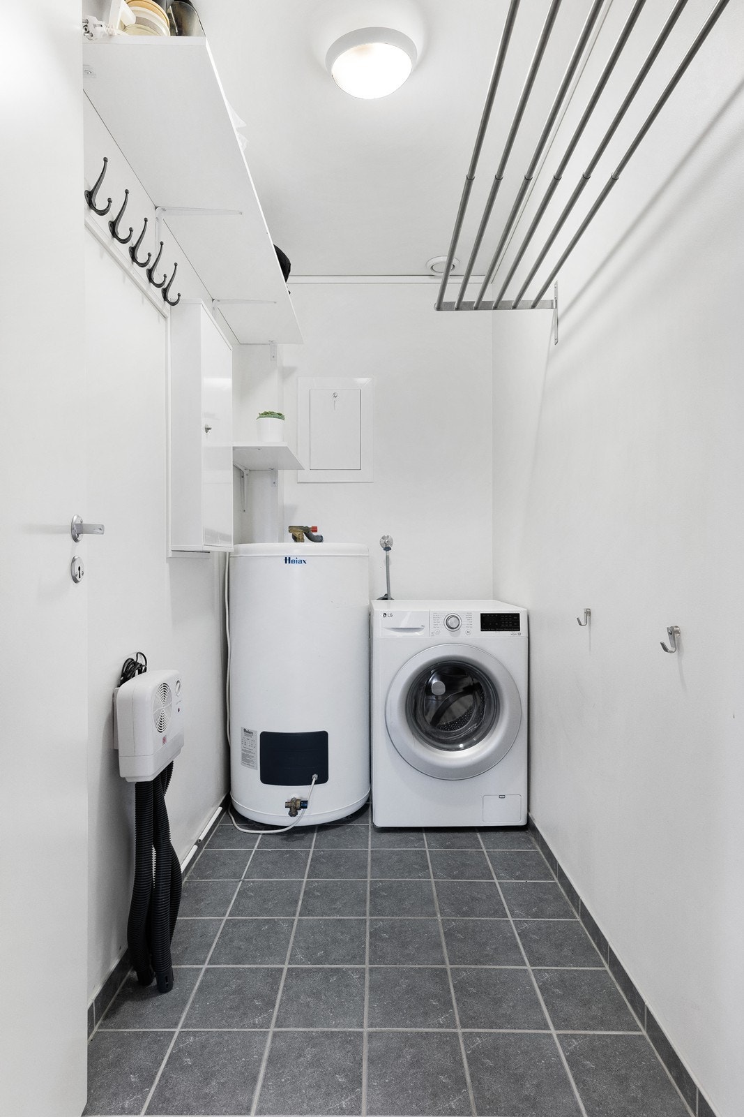 Boden blir brukt som vaskerom og har god oppbevaringsplass. Galleribilde