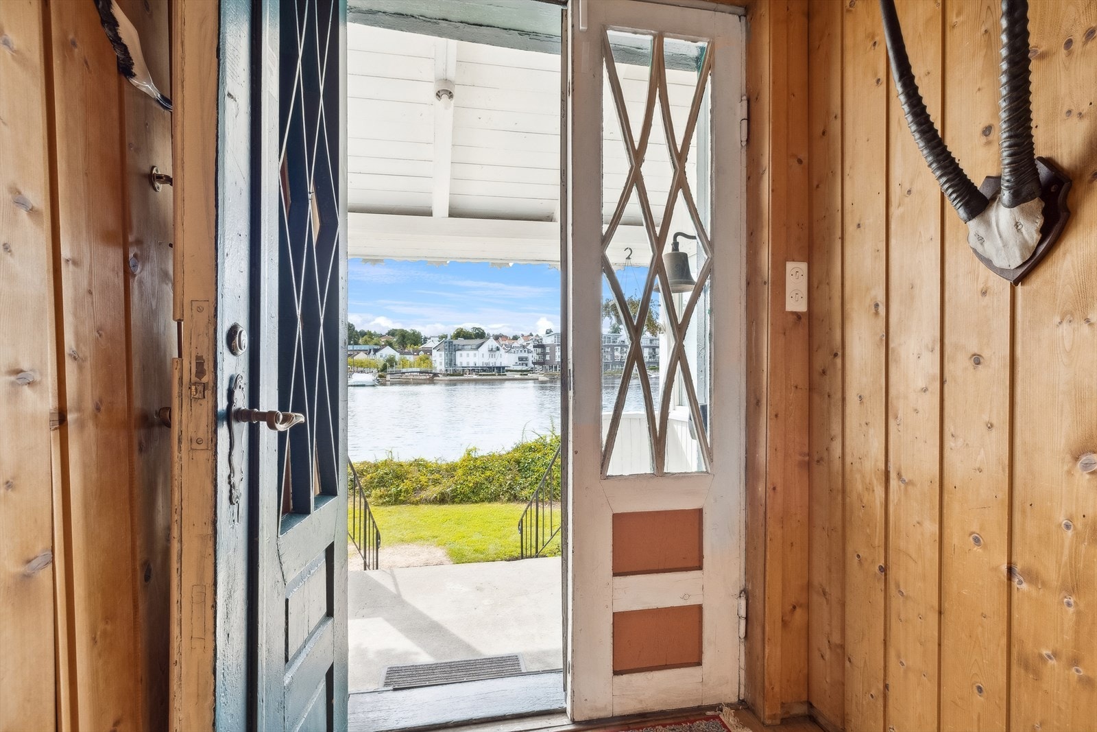 Her kan man virkelig nyte morgenkaffen og roen i naturskjønne omgivelser! Galleribilde