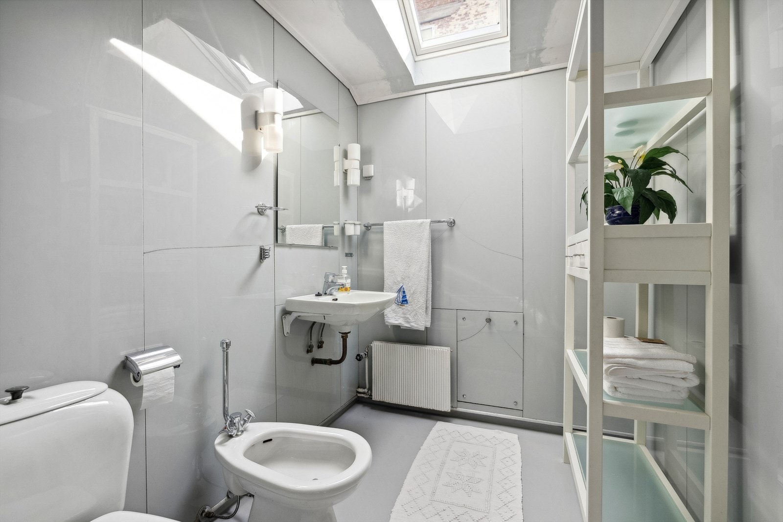 Baderom 2. etasje med moderniseringsbehov. Galleribilde