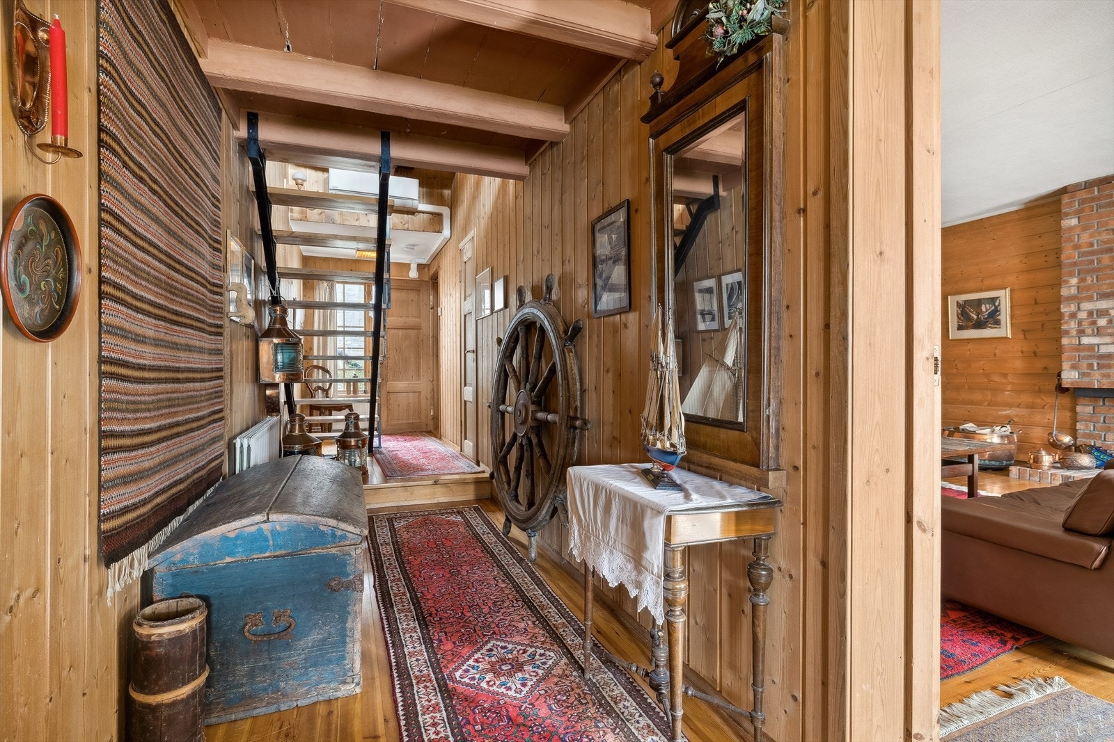 Bolig fra 1750, tilbygget og modernisert i 1965 - Her er nytt og gammelt koblet sammen på en fin måte. Galleribilde