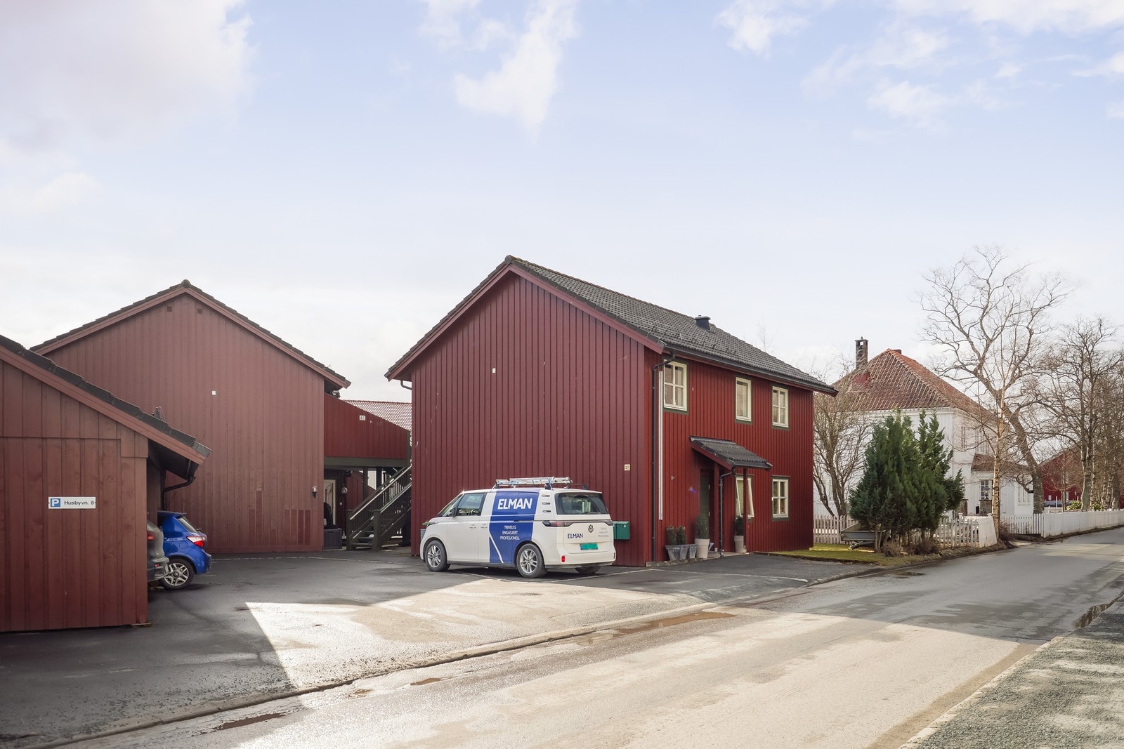 Flott og sentral beliggenhet i et skjermet og tilbaketrukket område i Stjørdal sentrum. Galleribilde