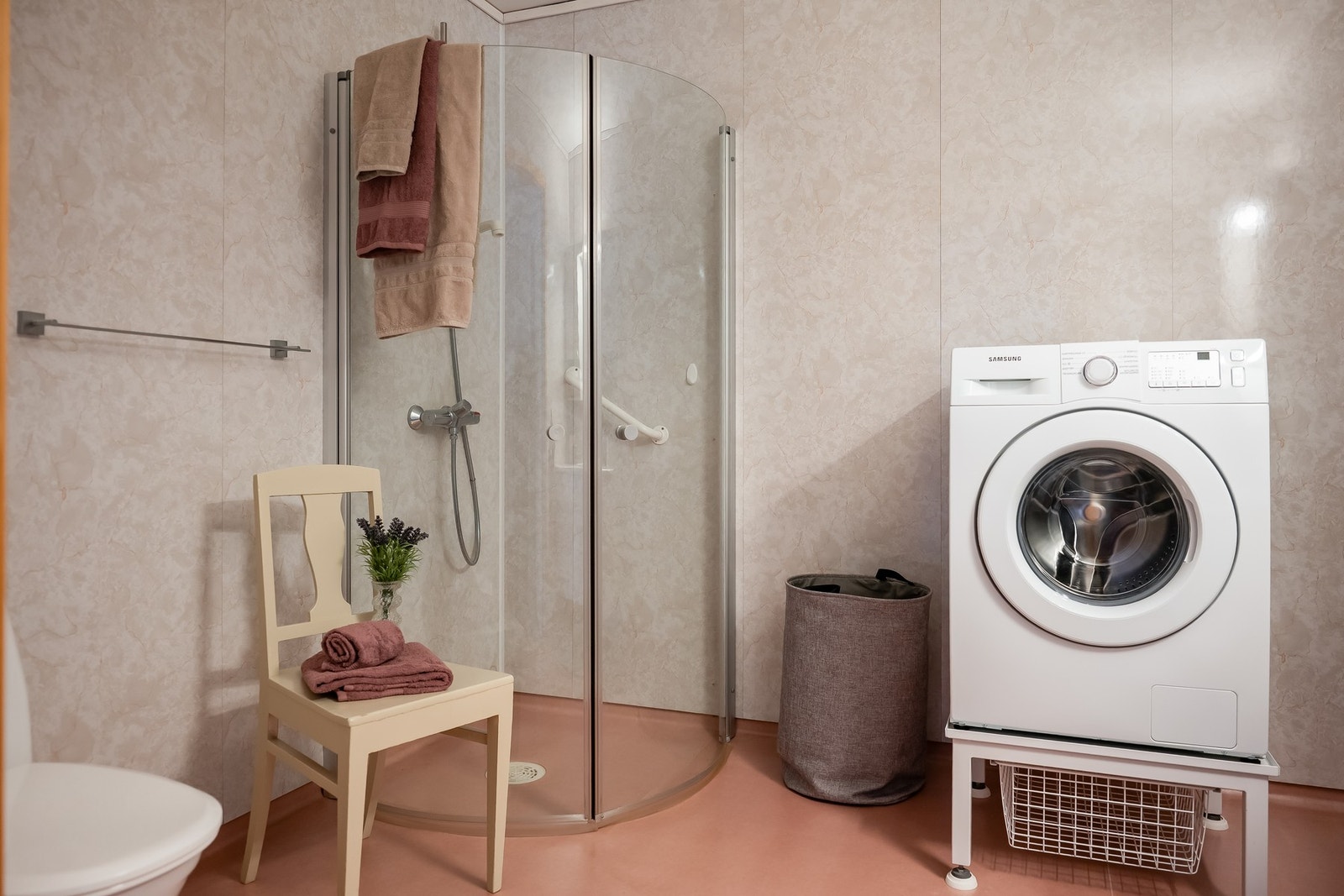 Romslig bad på 6,3 kvm. Galleribilde