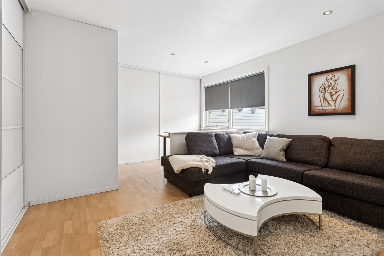 Boligen innehar bla. to soverom, samt ett kontorrom/soverom. Galleribilde