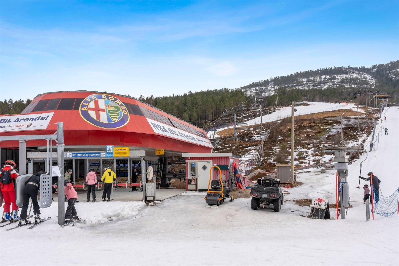 Vrådal Panorama skisenter med 8- seters stolheis, barnebakke og afterski Galleribilde