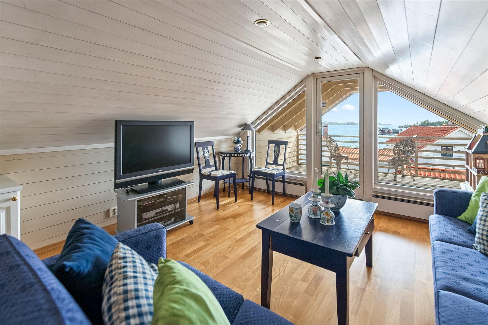 Loftstue. Galleribilde