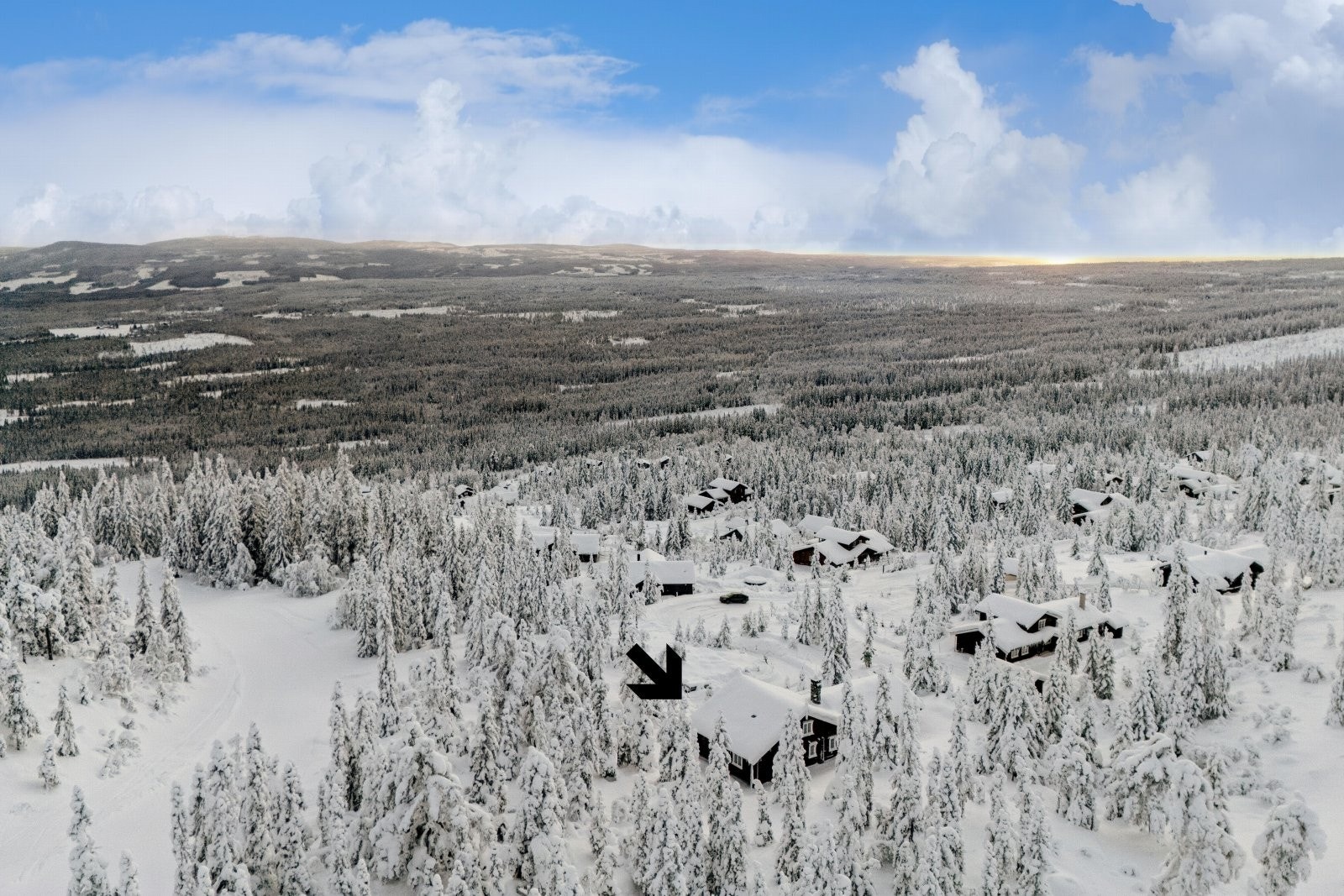 Dette er ei unik hytte tilrettelagt for både små og store familier høyt i terrenget som gir nydelig utsikt og ikke minst ski inn ut til alpinbakke/langrenn Galleribilde