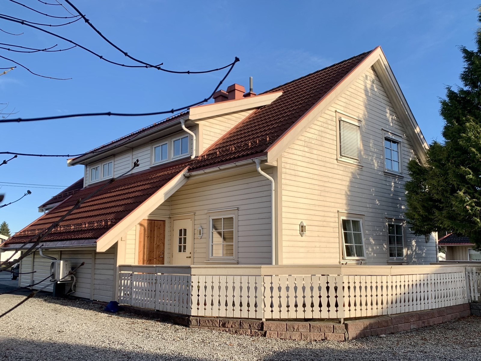 Tomannsbolig med 3 soverom i barnevennlig område - Oppussingsbehov - Pendlervennlig - Nærhet til skole! Galleribilde