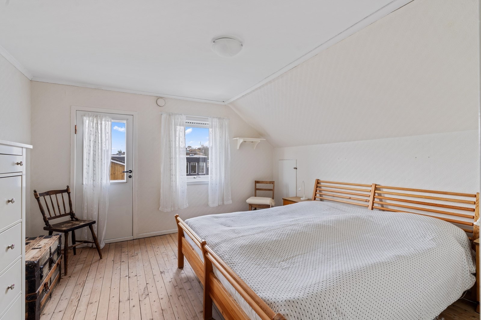 Fra soverommet er det utgang til en balkong på 3 m². Galleribilde