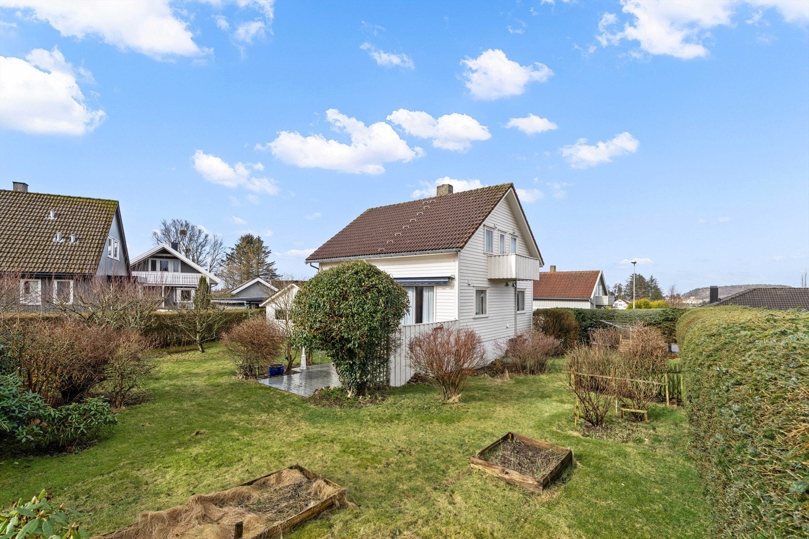 EiendomsMegler 1 v/Jorunn Riise presenterer Bøveistubben 1 - Sjarmerende enebolig over 3 plan med stor, pent opparbeidet hage. Foto: Martin Nordbø Galleribilde