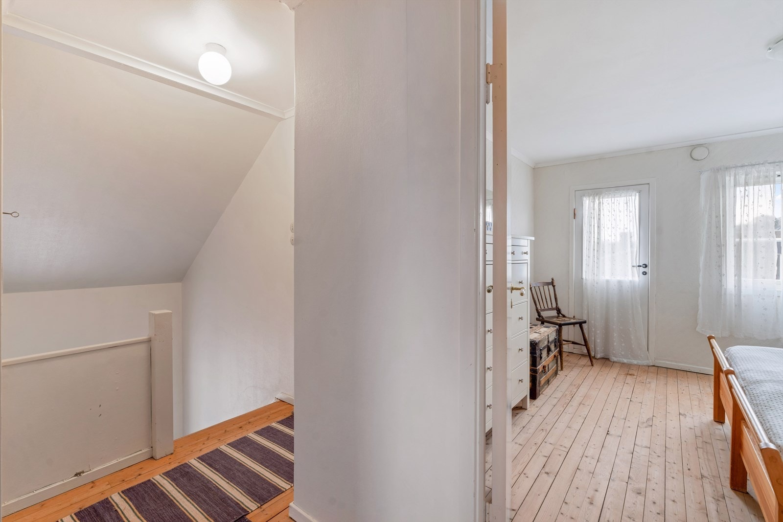 Fra gangen er det adkomst til alle rommene på loftet. Galleribilde