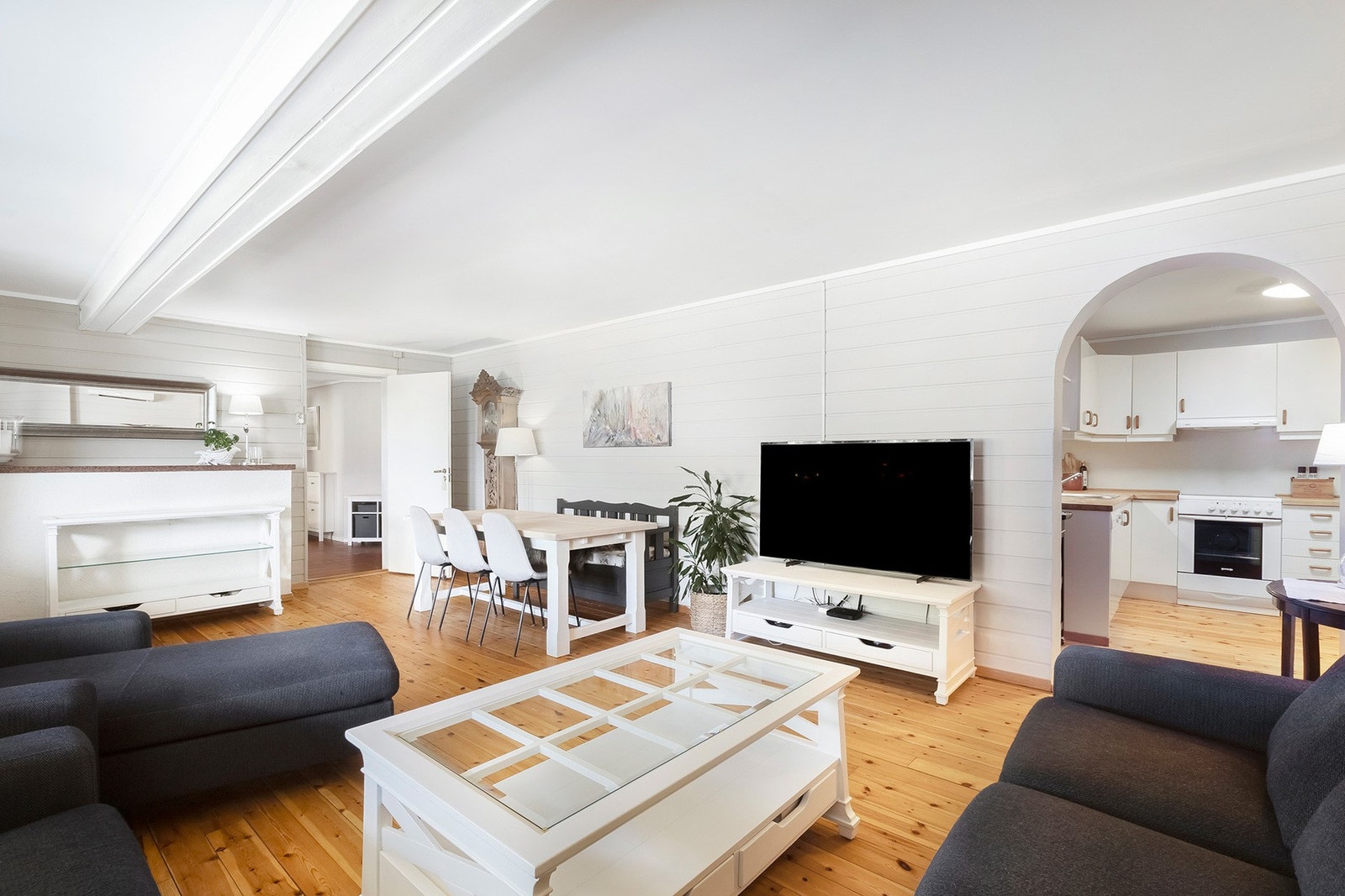 Stue i sokkeletasjen. Galleribilde