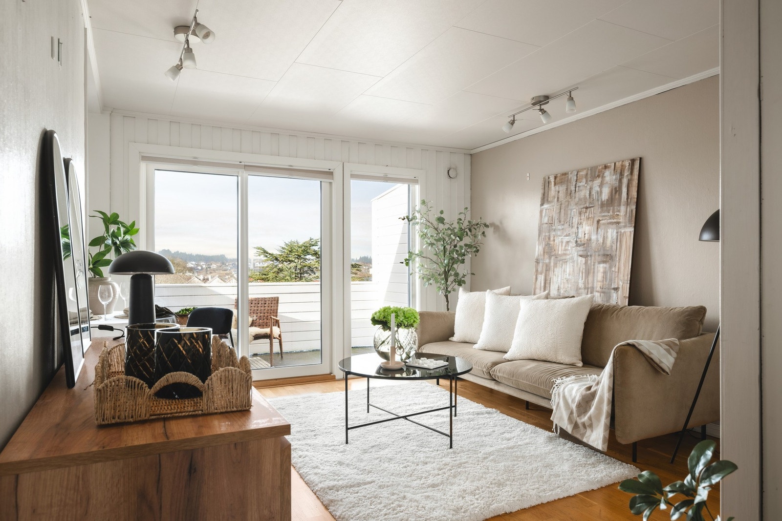 Arealeffektiv stue med utgang balkong Galleribilde