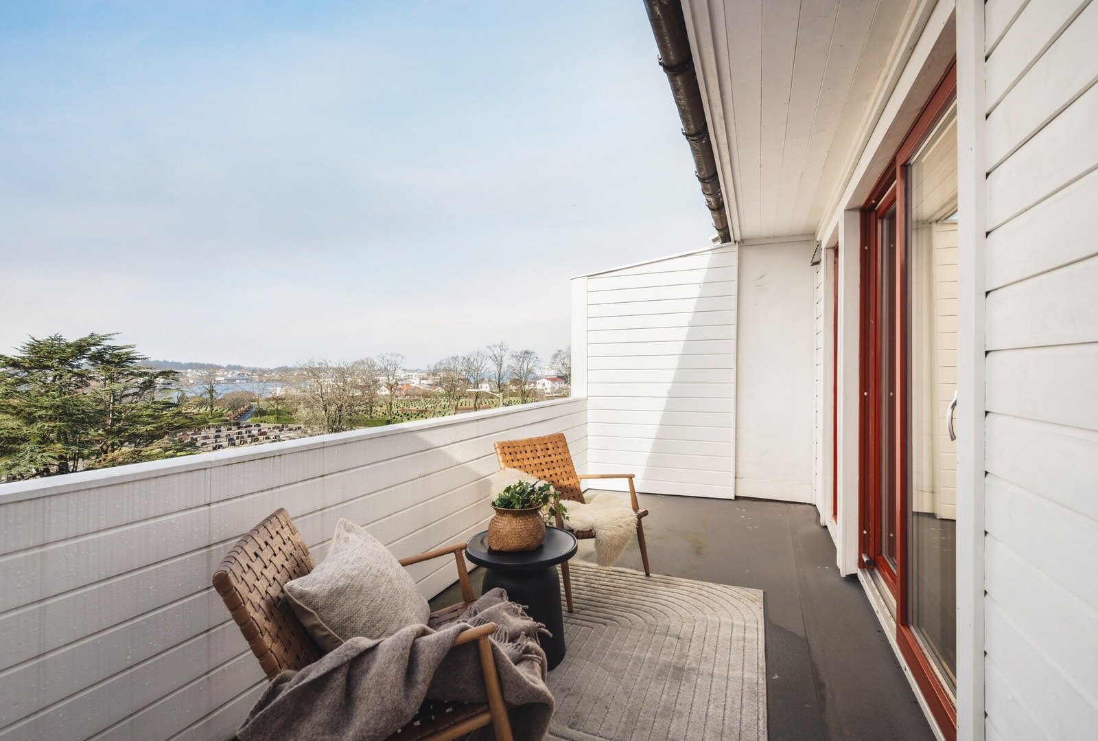 Herlig, skjermet balkong hvor du kan nyte solnedgangen Galleribilde