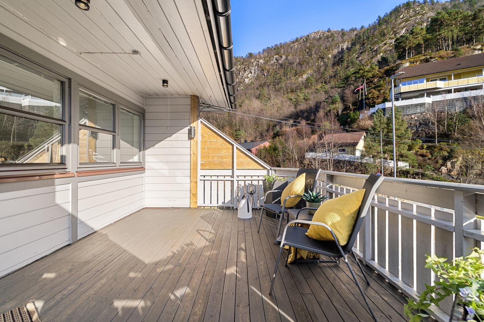 Sørvendt altan på hele 14,5 kvm Galleribilde