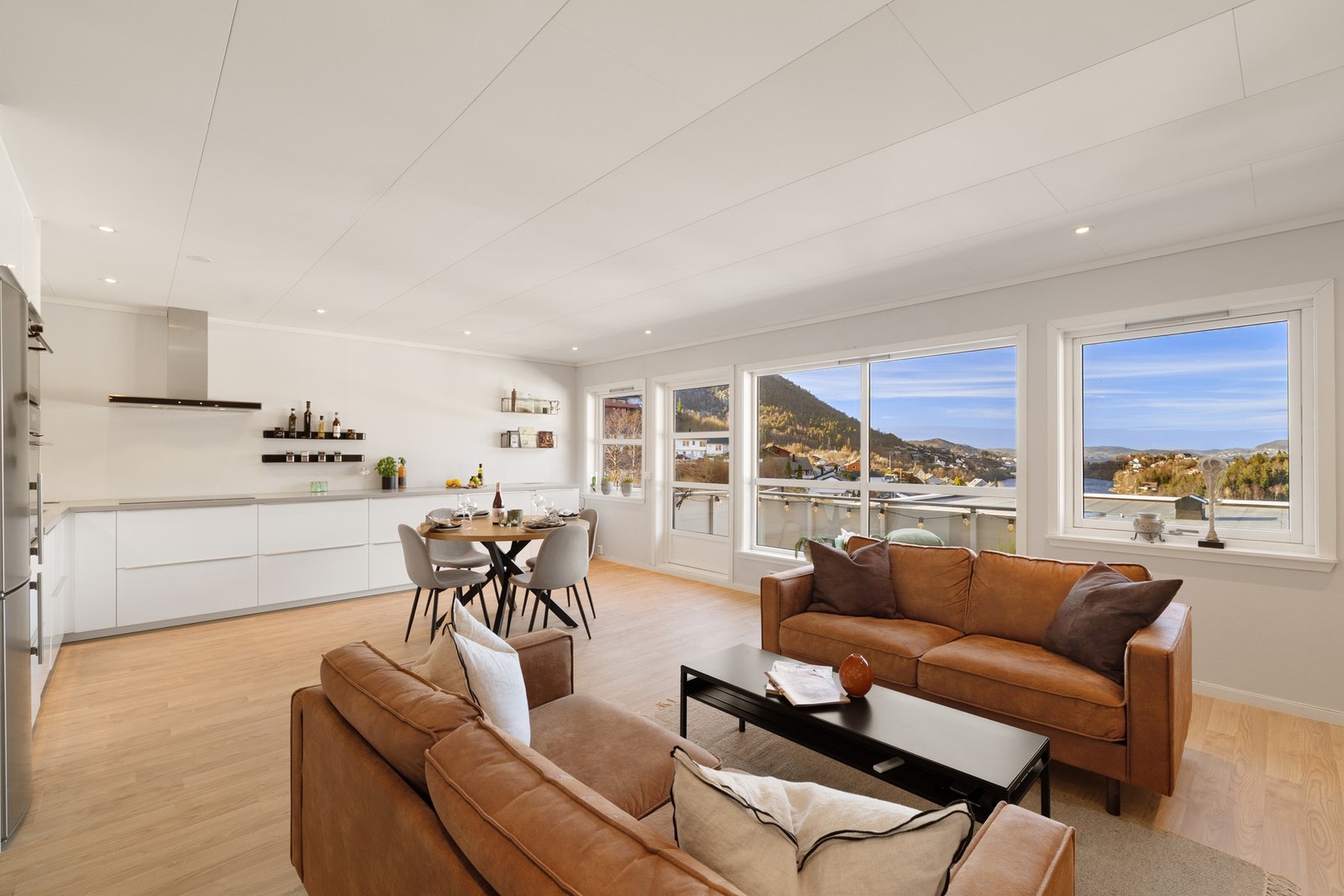 Utsikten får du fra alle kanter. Galleribilde