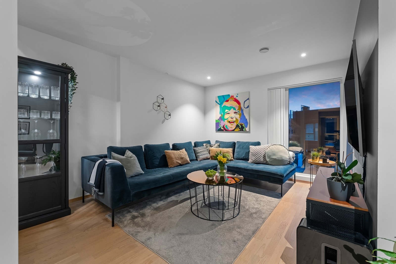 Tv-stuen har god plass til både sofagruppe og annet om ønskelig. Galleribilde