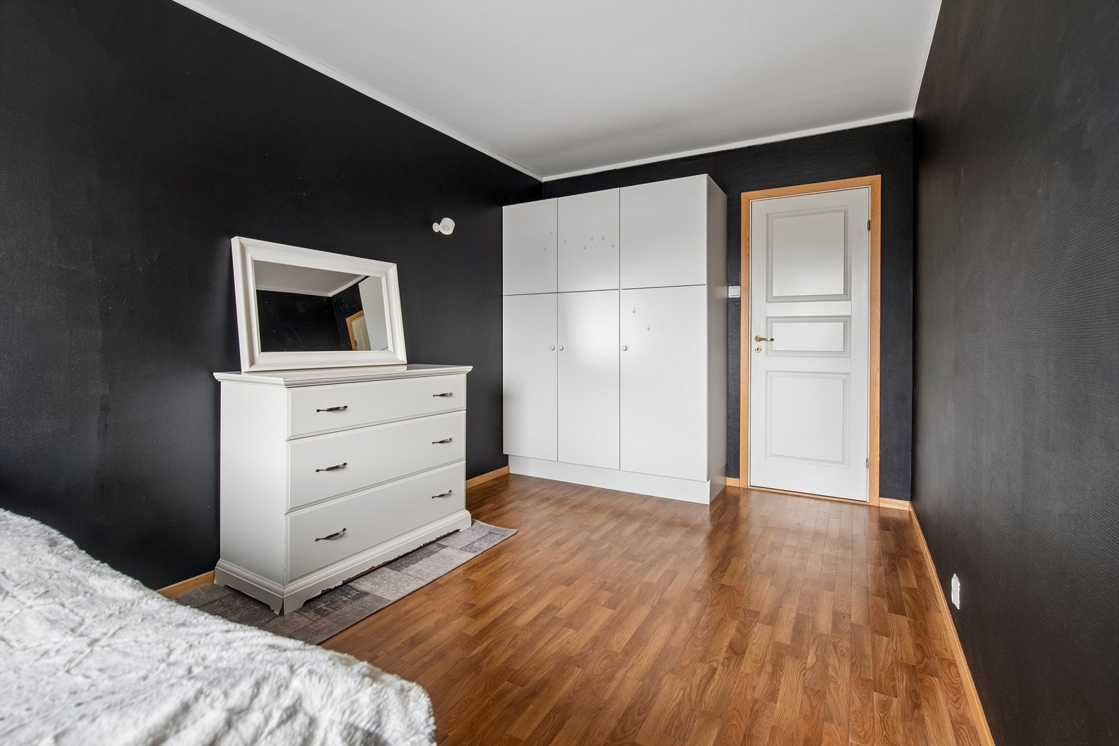 Hovedsoverommet har god plass til dobbeltseng og garderobeløsning. Galleribilde