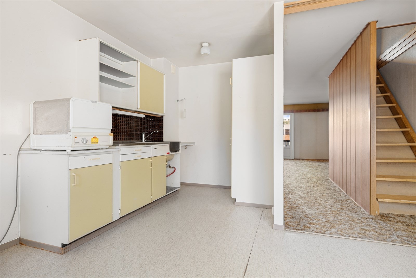 Boligen bærer preg av eldre standard og det må påberegnes modernisering. Galleribilde