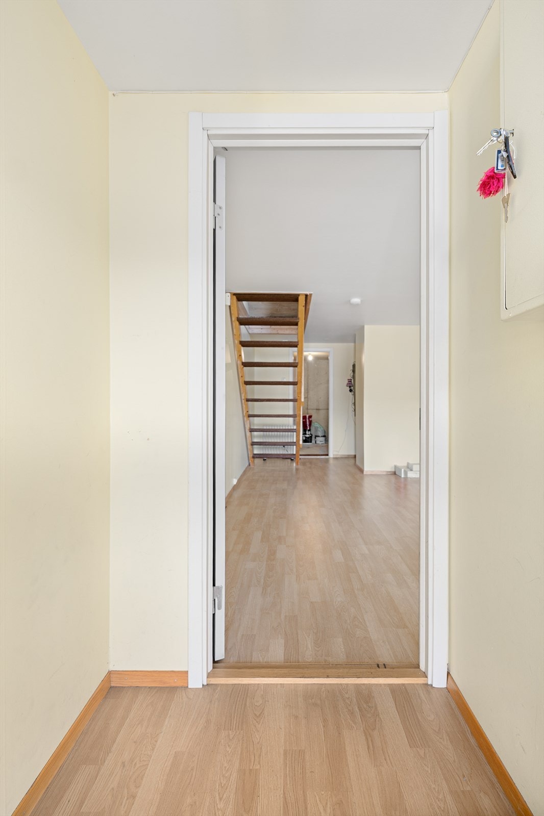 Fra entrè kommer du inn i stuen. Galleribilde