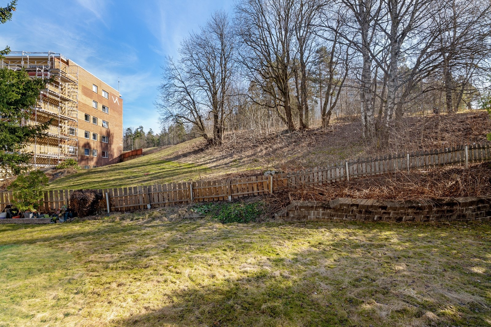Fra markterrasse er det tilgang til felles hage. Galleribilde