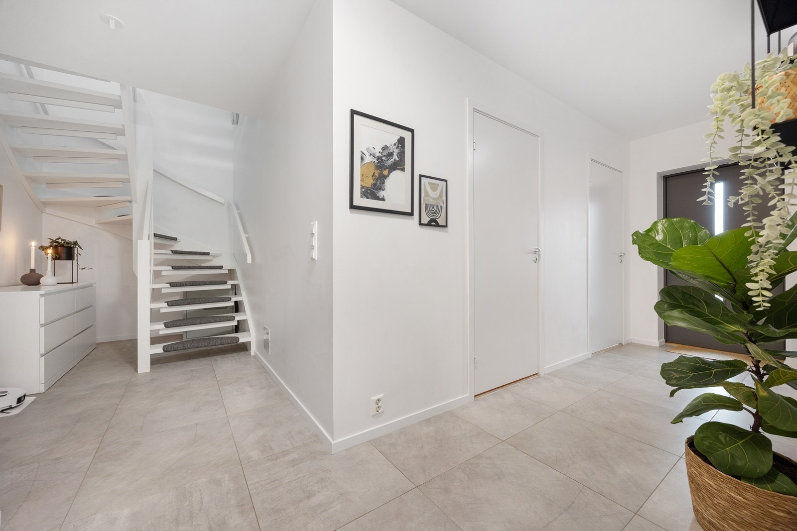 Trappen opp til hovedetasjen Galleribilde