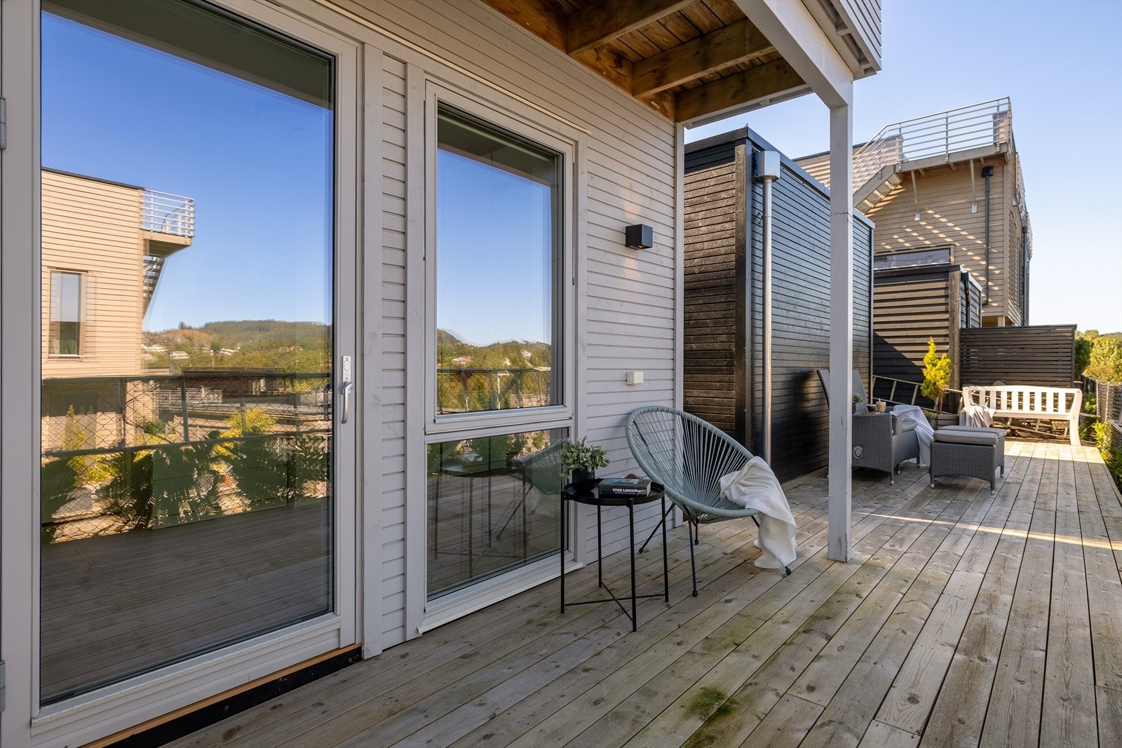 Flott terrasse i bakkant av boligen Galleribilde